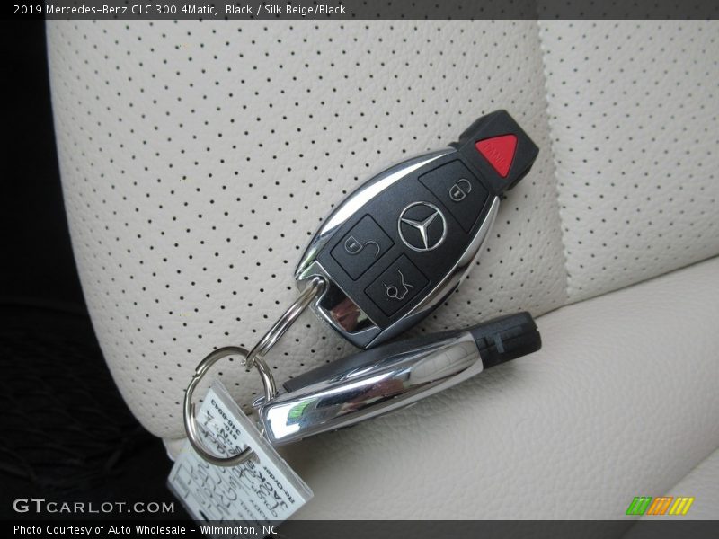 Black / Silk Beige/Black 2019 Mercedes-Benz GLC 300 4Matic
