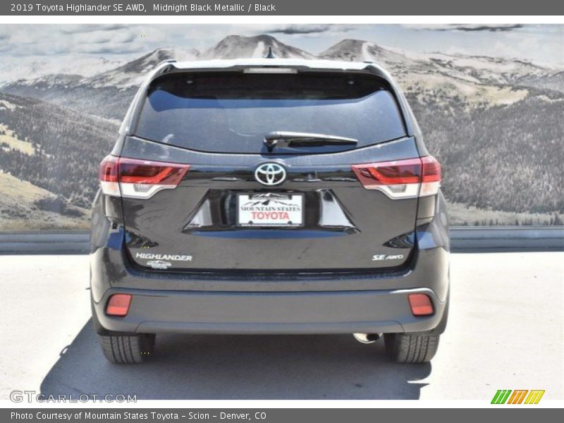 Midnight Black Metallic / Black 2019 Toyota Highlander SE AWD