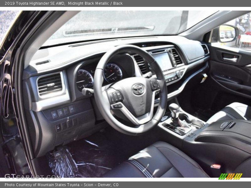 Midnight Black Metallic / Black 2019 Toyota Highlander SE AWD
