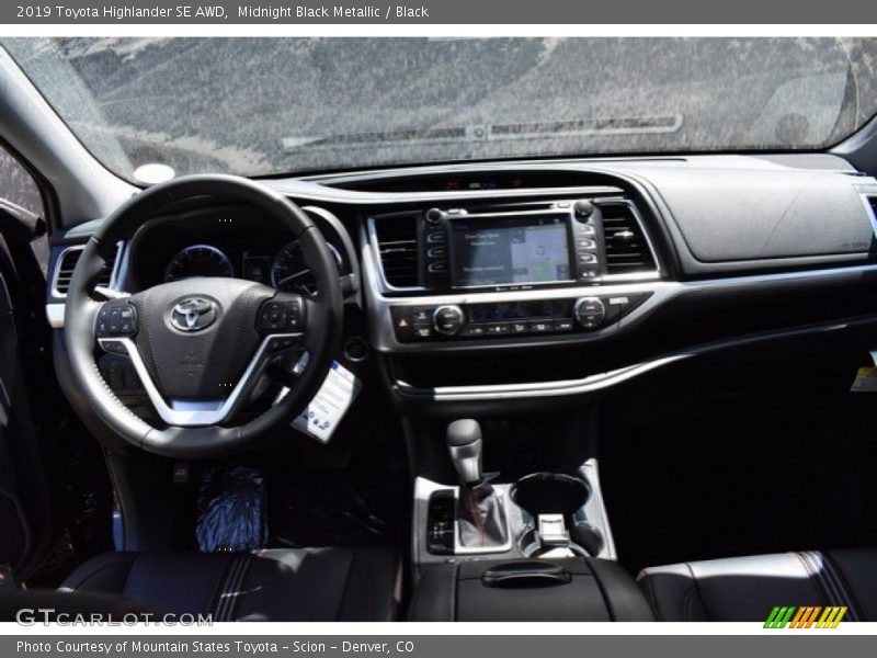 Midnight Black Metallic / Black 2019 Toyota Highlander SE AWD