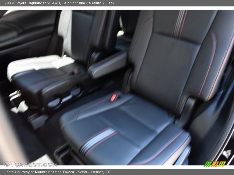 Midnight Black Metallic / Black 2019 Toyota Highlander SE AWD