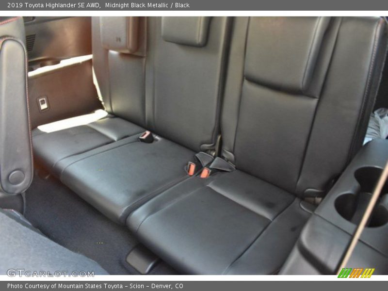 Midnight Black Metallic / Black 2019 Toyota Highlander SE AWD