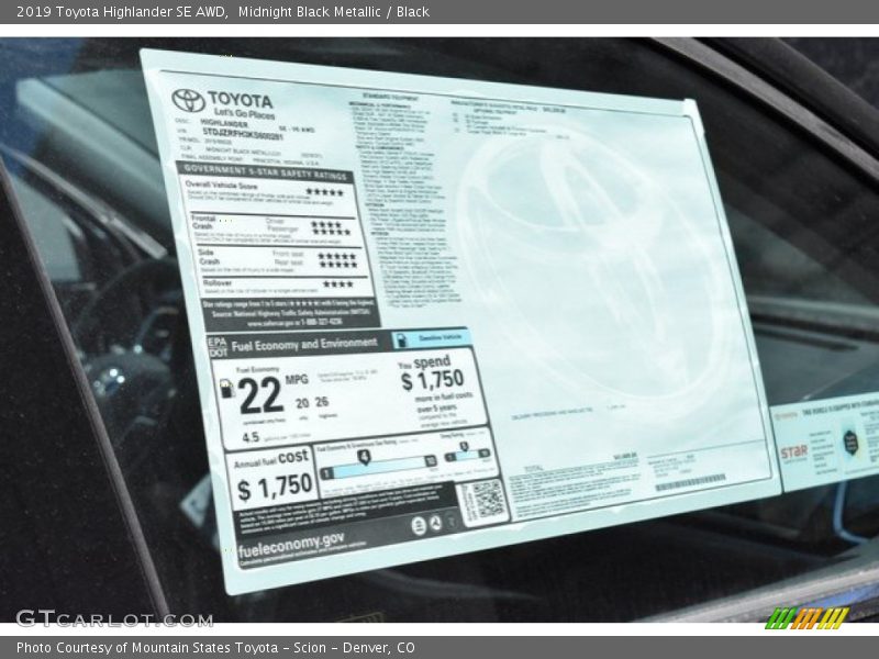 Midnight Black Metallic / Black 2019 Toyota Highlander SE AWD