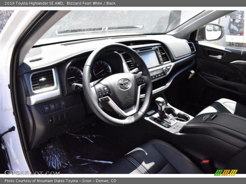 Blizzard Pearl White / Black 2019 Toyota Highlander SE AWD