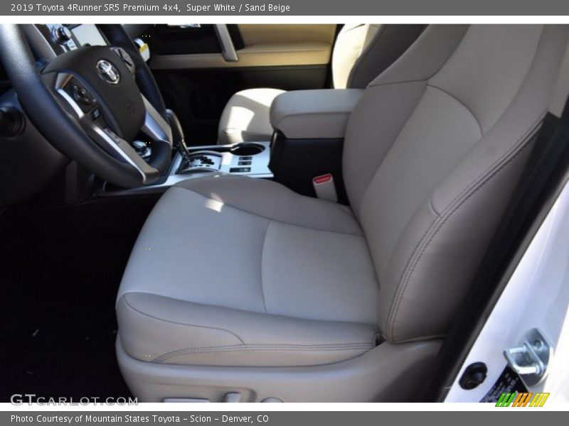 Super White / Sand Beige 2019 Toyota 4Runner SR5 Premium 4x4