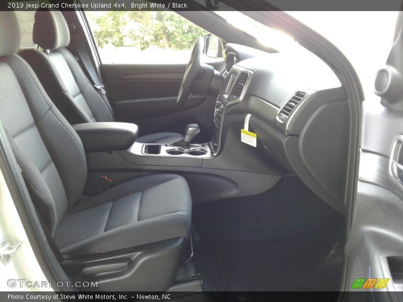 Bright White / Black 2019 Jeep Grand Cherokee Upland 4x4