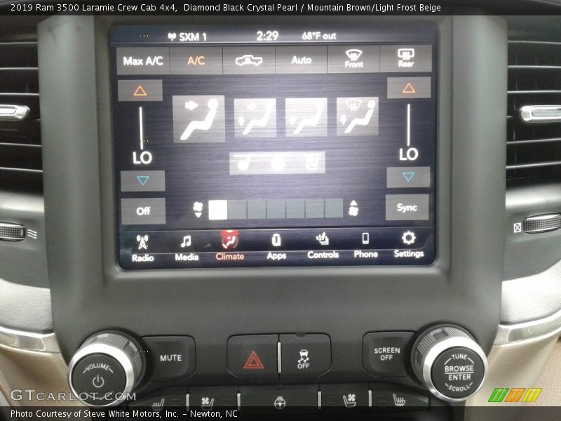 Controls of 2019 3500 Laramie Crew Cab 4x4