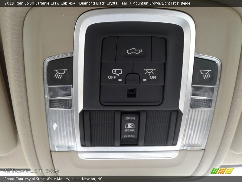 Diamond Black Crystal Pearl / Mountain Brown/Light Frost Beige 2019 Ram 3500 Laramie Crew Cab 4x4