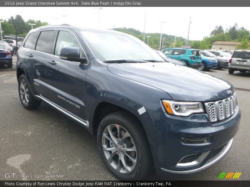 Front 3/4 View of 2019 Grand Cherokee Summit 4x4