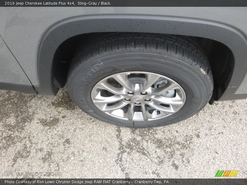 Sting-Gray / Black 2019 Jeep Cherokee Latitude Plus 4x4