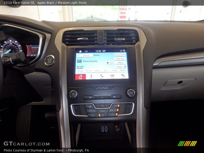 Agate Black / Medium Light Stone 2019 Ford Fusion SE