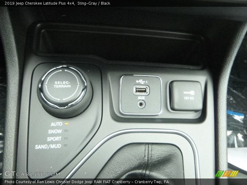 Sting-Gray / Black 2019 Jeep Cherokee Latitude Plus 4x4