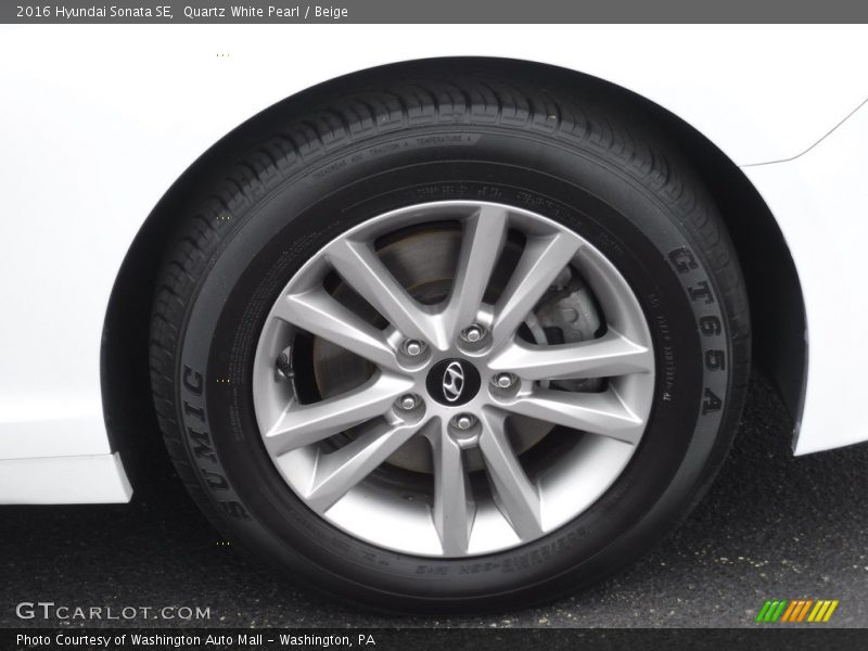 Quartz White Pearl / Beige 2016 Hyundai Sonata SE