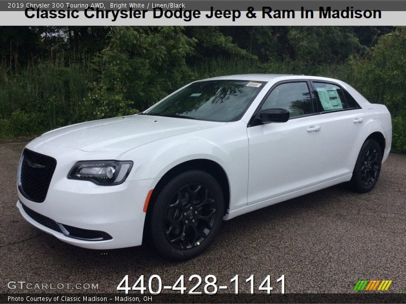 Bright White / Linen/Black 2019 Chrysler 300 Touring AWD