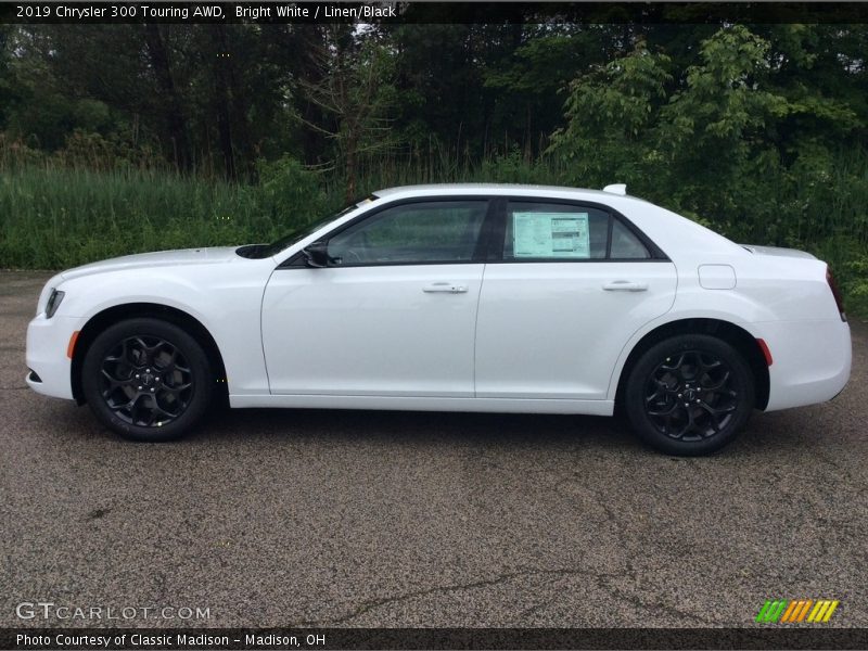 Bright White / Linen/Black 2019 Chrysler 300 Touring AWD