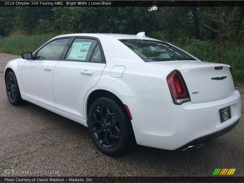 Bright White / Linen/Black 2019 Chrysler 300 Touring AWD