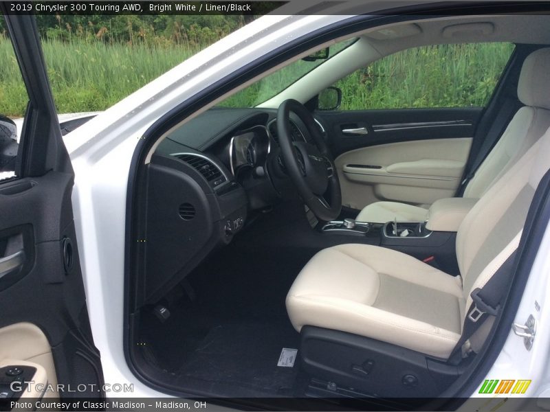 Bright White / Linen/Black 2019 Chrysler 300 Touring AWD
