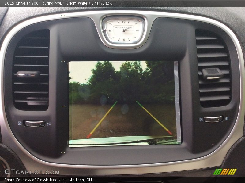Bright White / Linen/Black 2019 Chrysler 300 Touring AWD