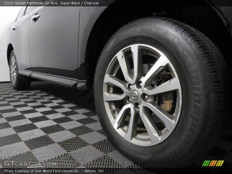 Super Black / Charcoal 2013 Nissan Pathfinder SV 4x4