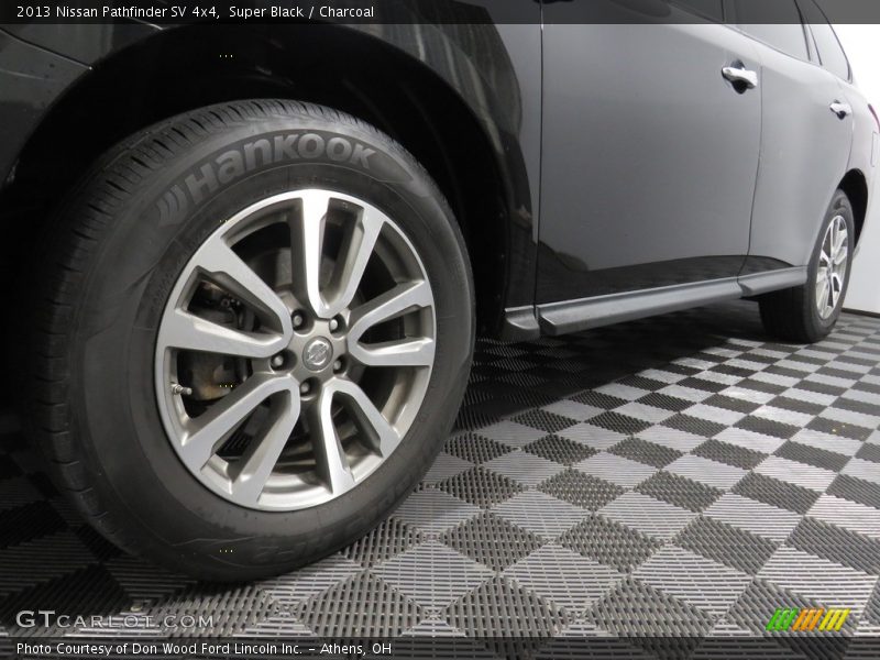 Super Black / Charcoal 2013 Nissan Pathfinder SV 4x4