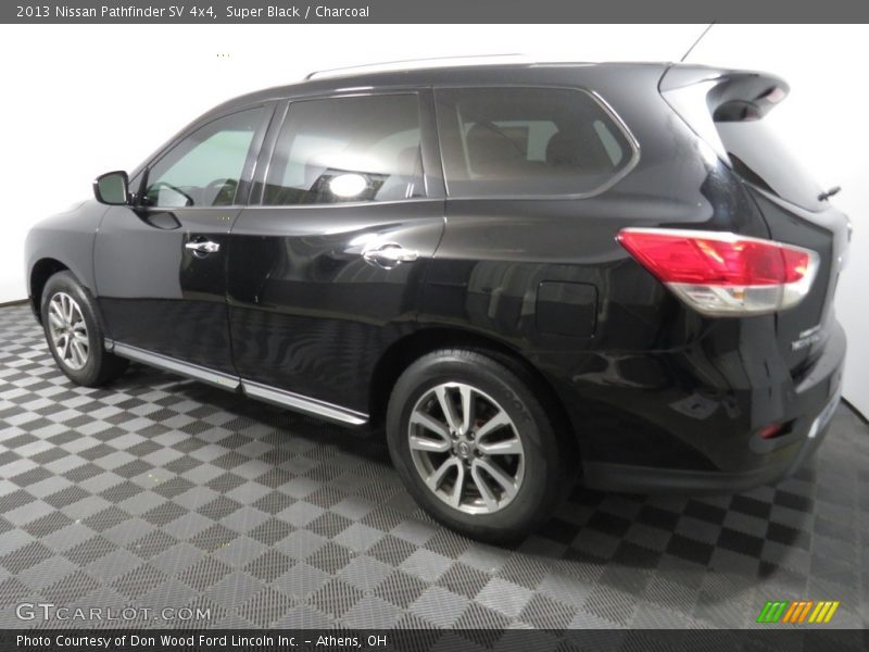 Super Black / Charcoal 2013 Nissan Pathfinder SV 4x4