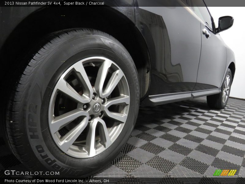 Super Black / Charcoal 2013 Nissan Pathfinder SV 4x4