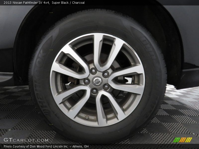 Super Black / Charcoal 2013 Nissan Pathfinder SV 4x4