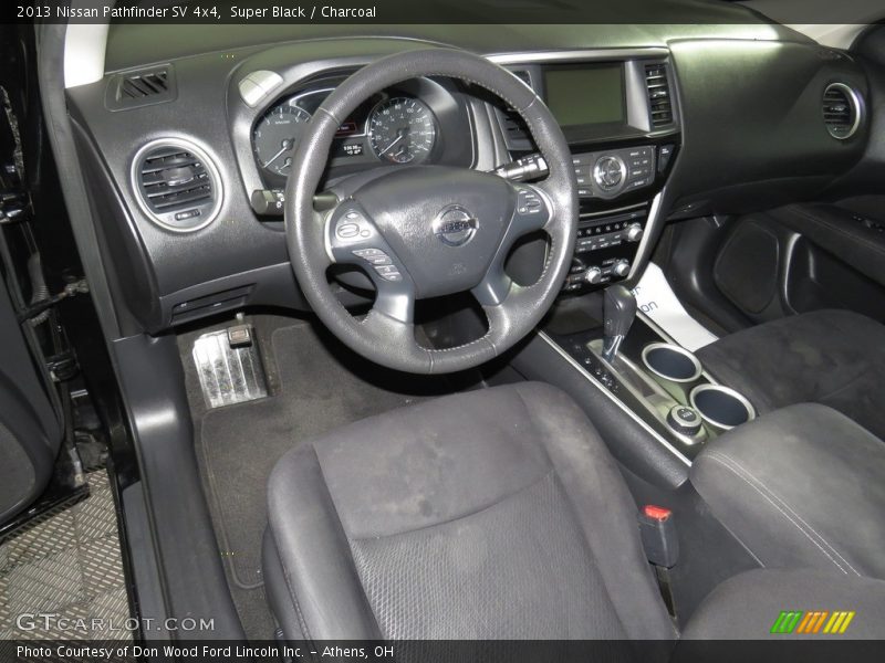 Super Black / Charcoal 2013 Nissan Pathfinder SV 4x4