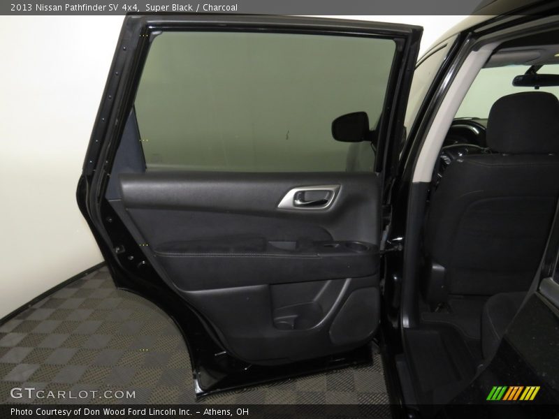 Super Black / Charcoal 2013 Nissan Pathfinder SV 4x4