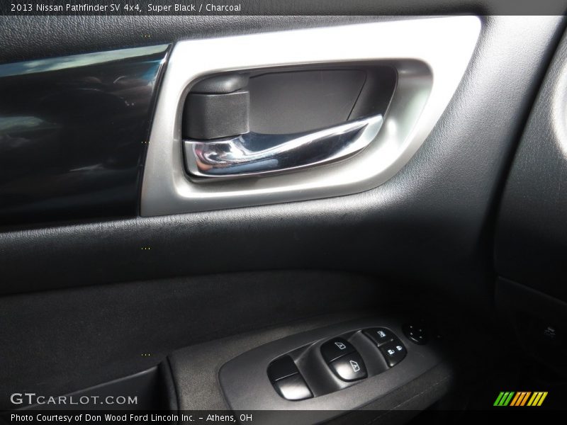 Super Black / Charcoal 2013 Nissan Pathfinder SV 4x4
