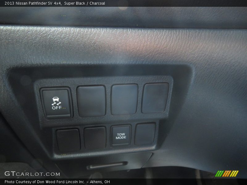 Super Black / Charcoal 2013 Nissan Pathfinder SV 4x4