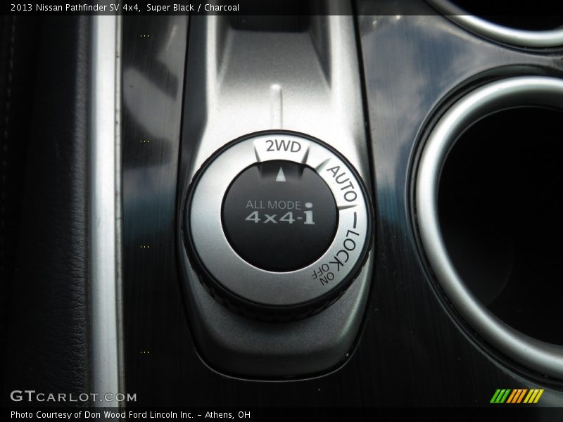 Super Black / Charcoal 2013 Nissan Pathfinder SV 4x4