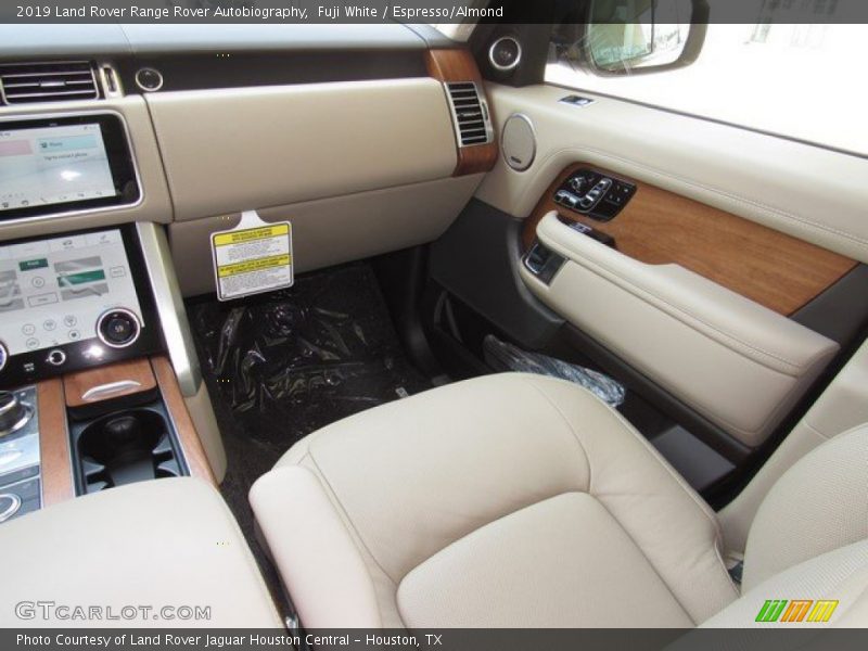 Fuji White / Espresso/Almond 2019 Land Rover Range Rover Autobiography