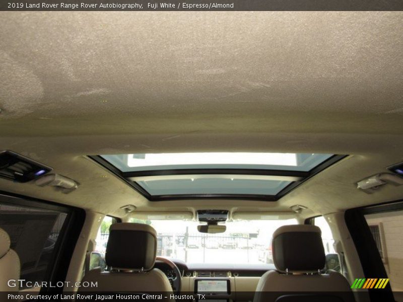 Fuji White / Espresso/Almond 2019 Land Rover Range Rover Autobiography