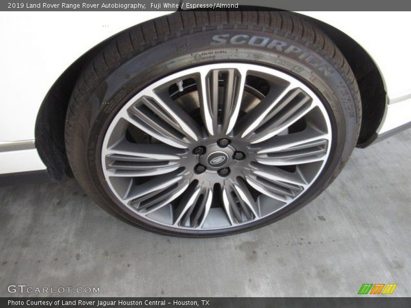 Fuji White / Espresso/Almond 2019 Land Rover Range Rover Autobiography