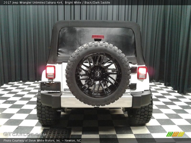 Bright White / Black/Dark Saddle 2017 Jeep Wrangler Unlimited Sahara 4x4