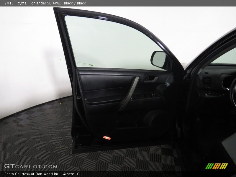 Black / Black 2013 Toyota Highlander SE 4WD