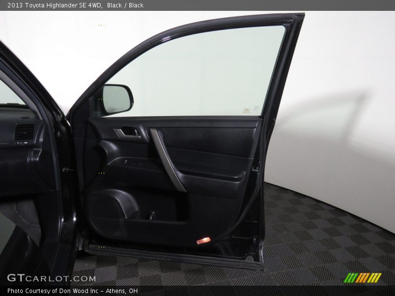 Black / Black 2013 Toyota Highlander SE 4WD
