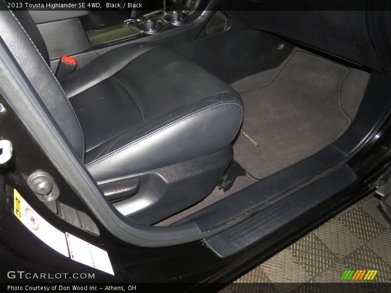 Black / Black 2013 Toyota Highlander SE 4WD