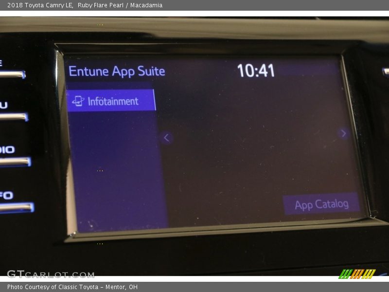 Ruby Flare Pearl / Macadamia 2018 Toyota Camry LE