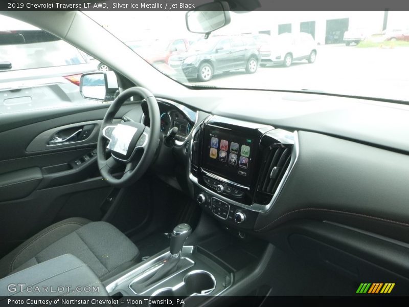 Silver Ice Metallic / Jet Black 2019 Chevrolet Traverse LT AWD
