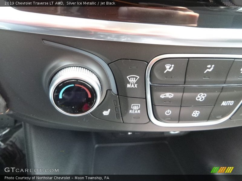Silver Ice Metallic / Jet Black 2019 Chevrolet Traverse LT AWD