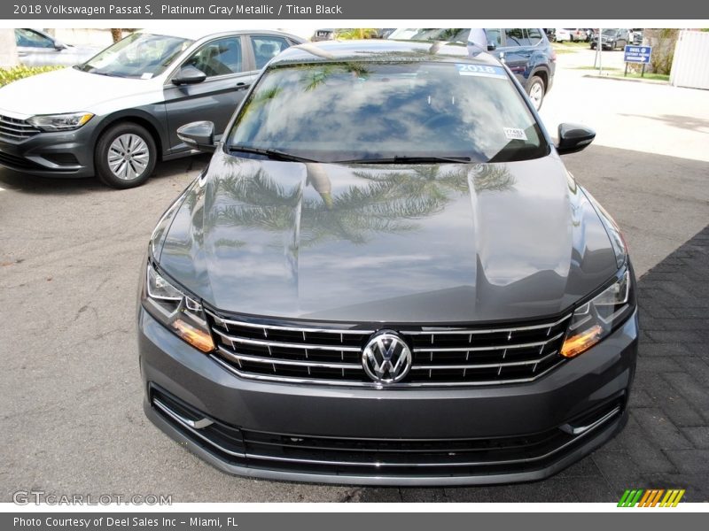 Platinum Gray Metallic / Titan Black 2018 Volkswagen Passat S