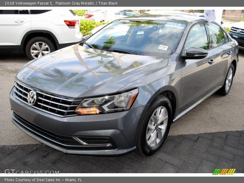 Platinum Gray Metallic / Titan Black 2018 Volkswagen Passat S