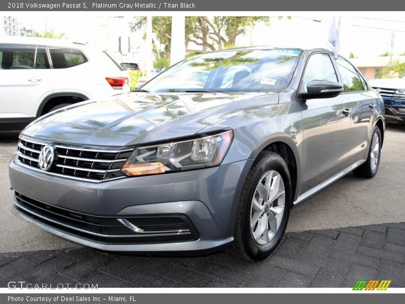 Platinum Gray Metallic / Titan Black 2018 Volkswagen Passat S