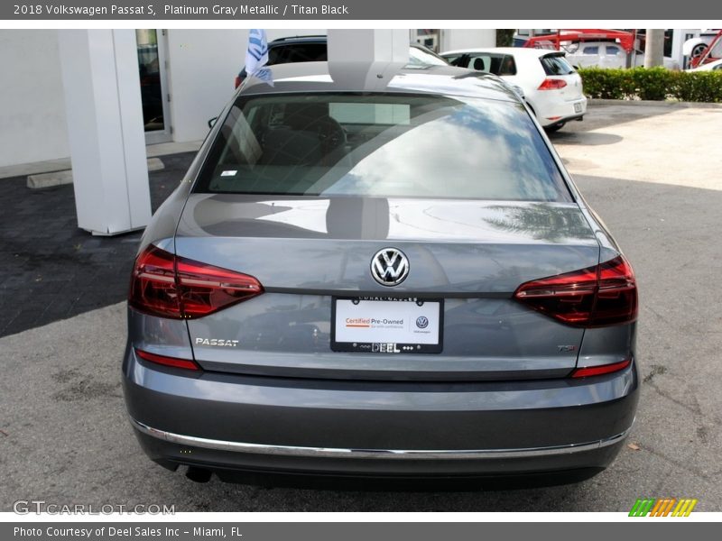 Platinum Gray Metallic / Titan Black 2018 Volkswagen Passat S