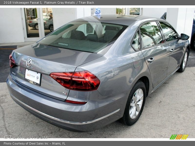Platinum Gray Metallic / Titan Black 2018 Volkswagen Passat S