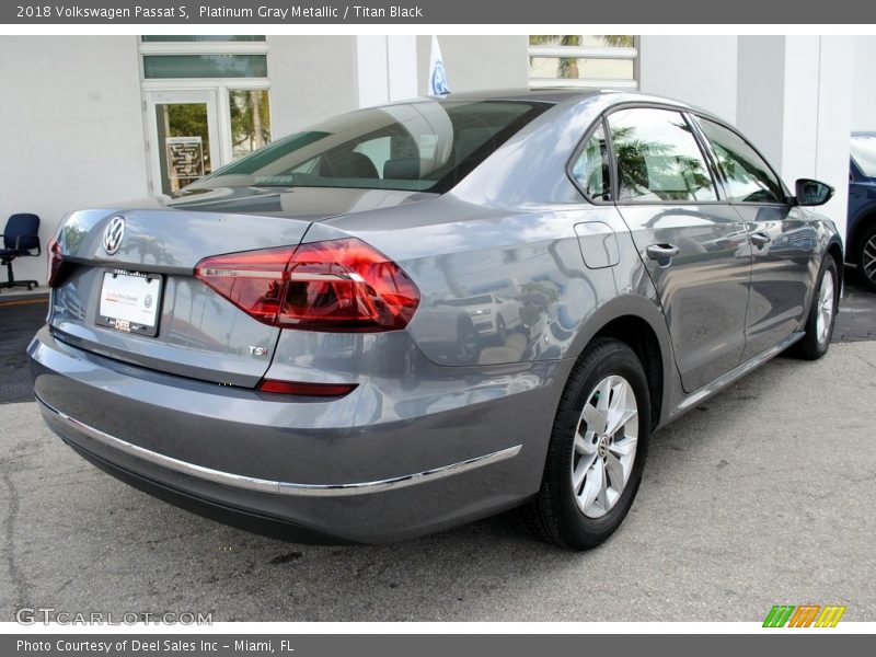 Platinum Gray Metallic / Titan Black 2018 Volkswagen Passat S