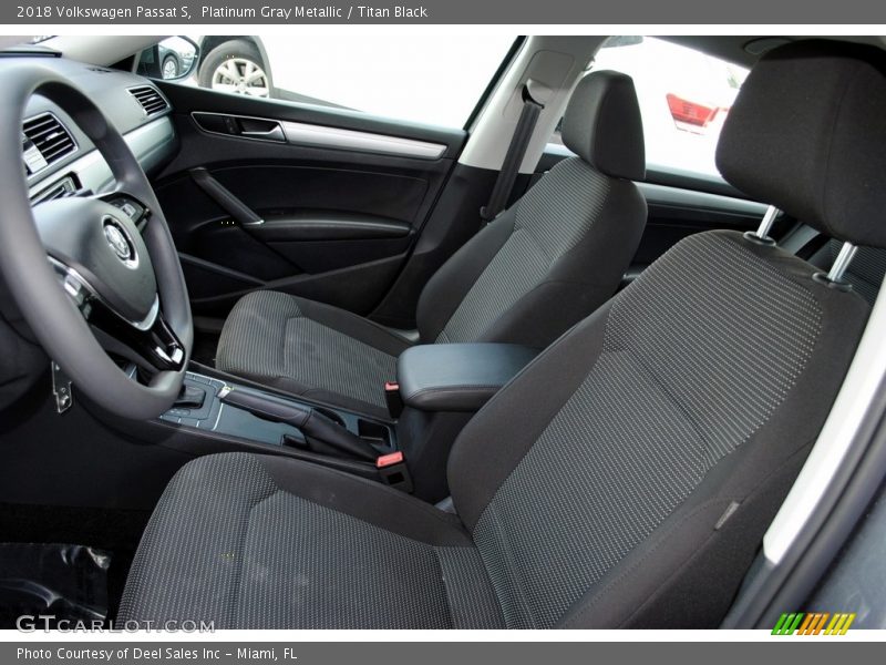 Platinum Gray Metallic / Titan Black 2018 Volkswagen Passat S