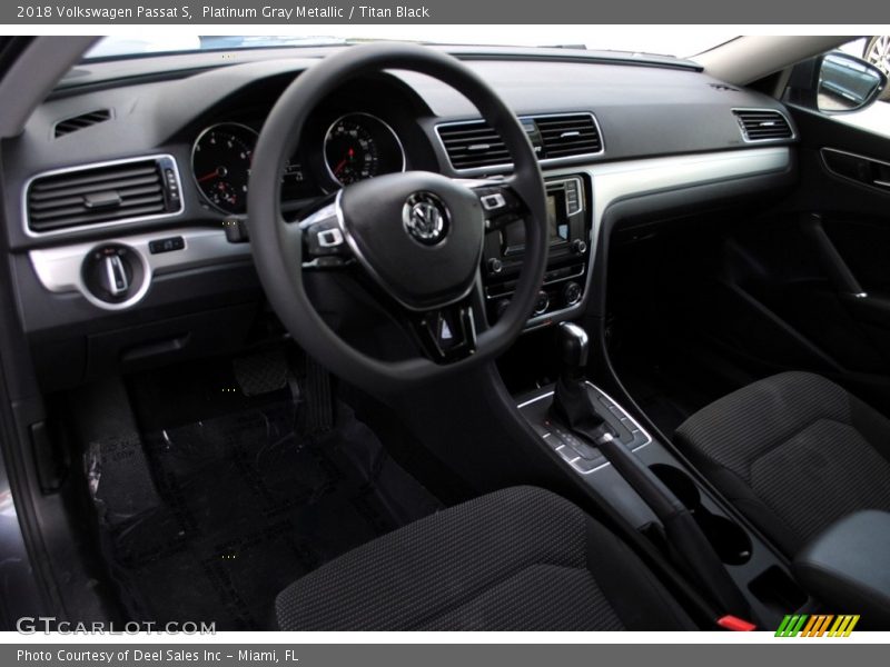 Platinum Gray Metallic / Titan Black 2018 Volkswagen Passat S